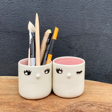 Load image into Gallery viewer, Nosy couple mugs