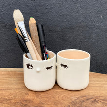 Load image into Gallery viewer, Nosy couple mugs