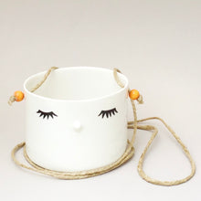 Load image into Gallery viewer, Nosy hanging flower pot, medium size, closed eyes