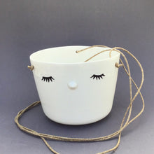 Load image into Gallery viewer, Nosy hanging flower pot, large size, closed eyes