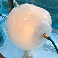 Load image into Gallery viewer, Fuligo glass lamp, white
