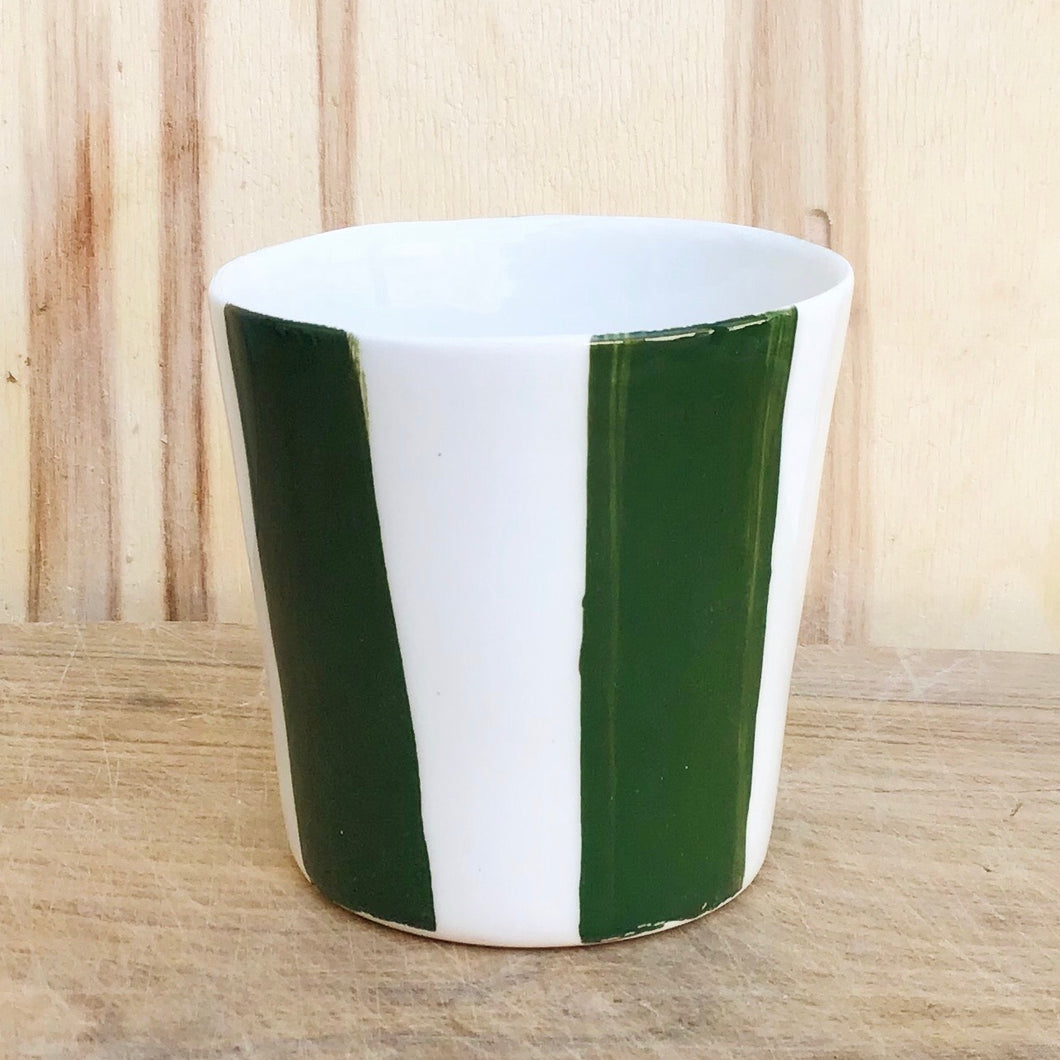 Alberta, dark green striped cup