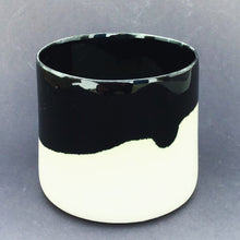 Load image into Gallery viewer, Polar flower pot, medium size
